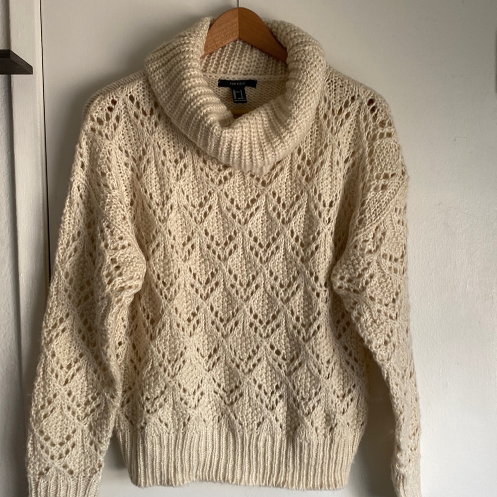 Forever21 sweater off white good condition